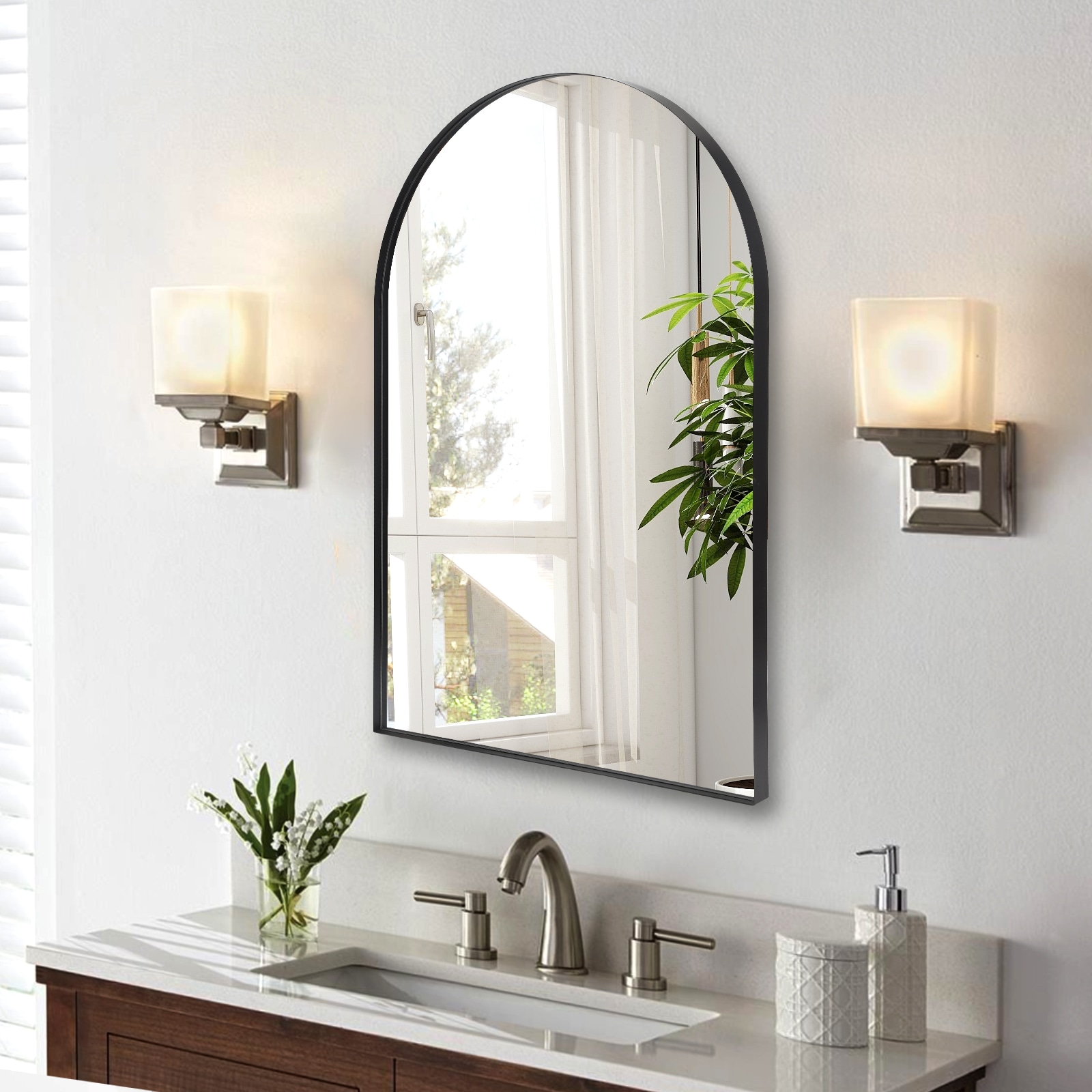 Arched Bathroom Mirror With Modern Black Metal Frame Wall Decor_voghion.com